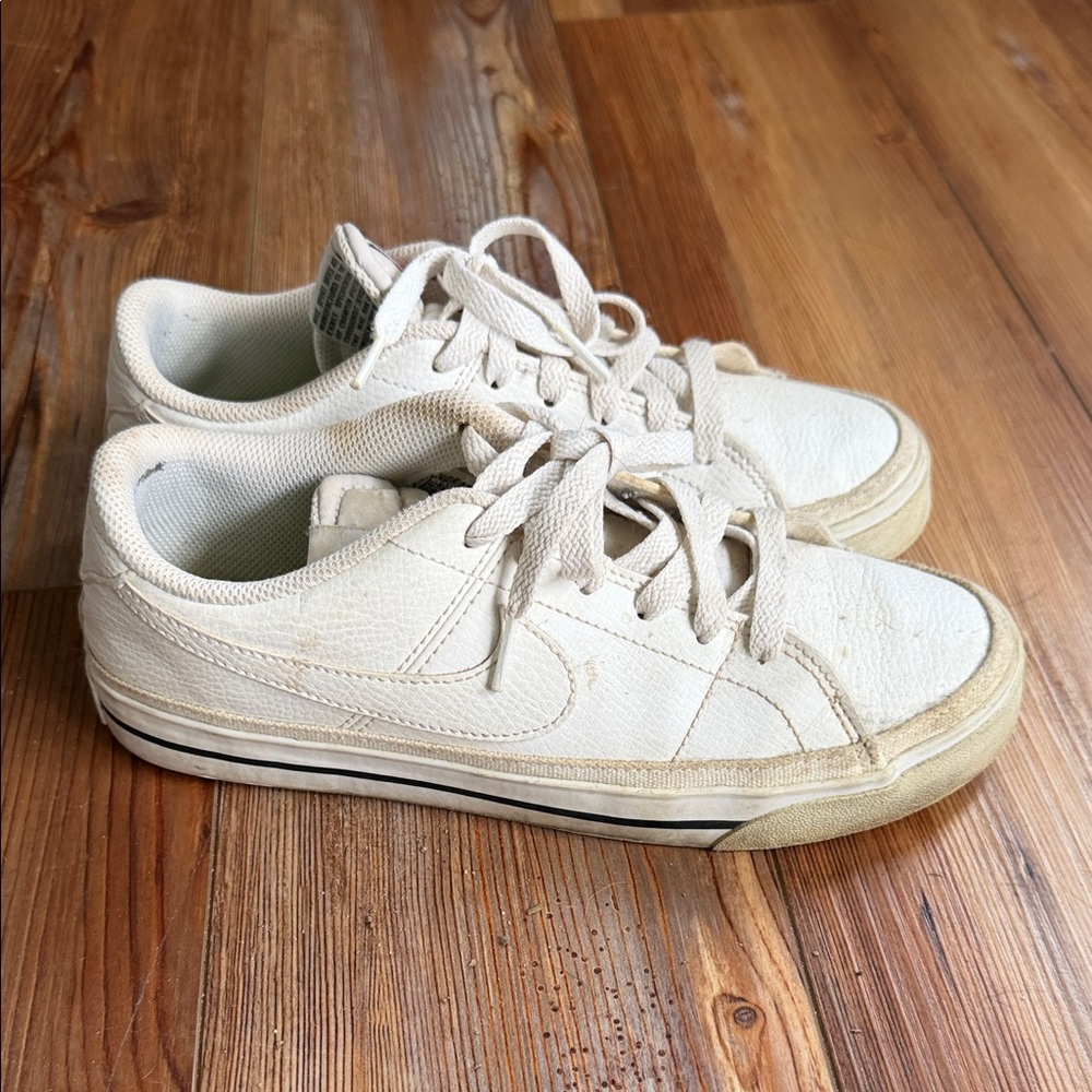 Nike Off-White/Tan Low-Top Lace-Up Sneakers